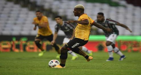 منافس الأهلي المحتمل بالمونديال.. فلومينينسي يتعادل مع برشلونة جواياكويل في ليبرتادوريس